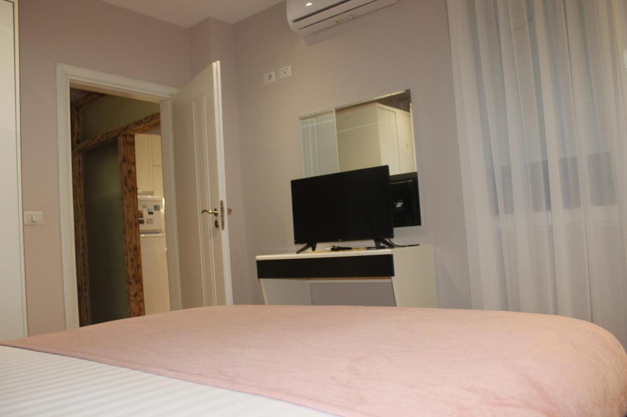 Luxury Blloku Tirana Apartment Exteriör bild