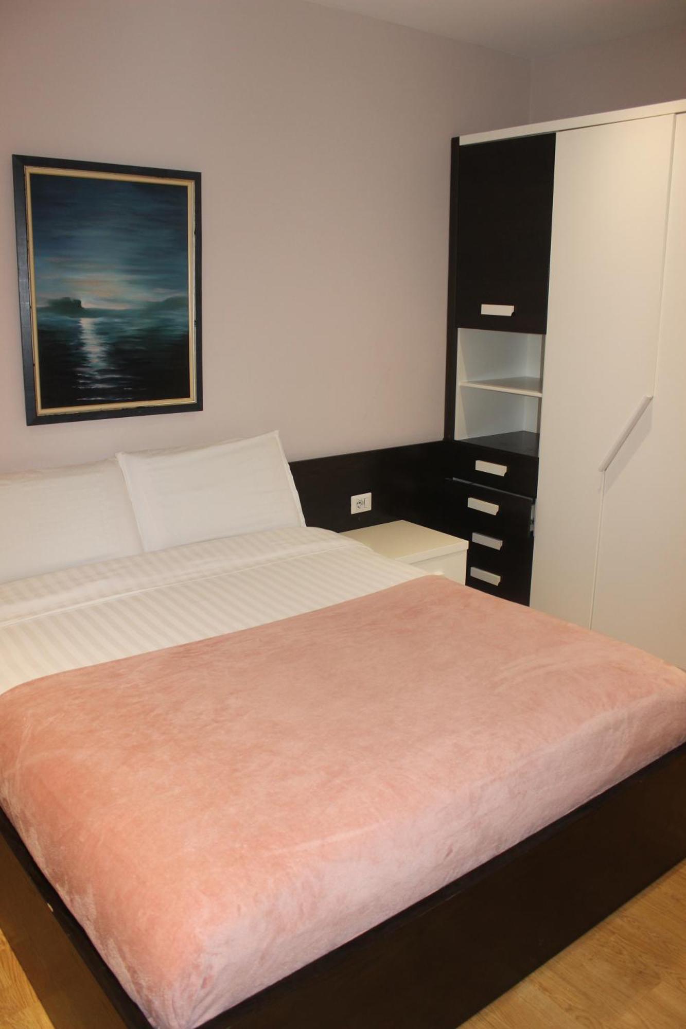 Luxury Blloku Tirana Apartment Exteriör bild